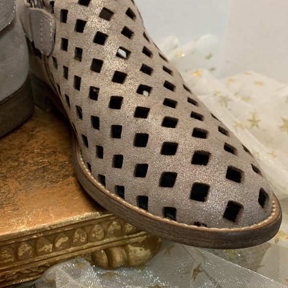 Musse & Cloud Booties - Picture 4 of 10